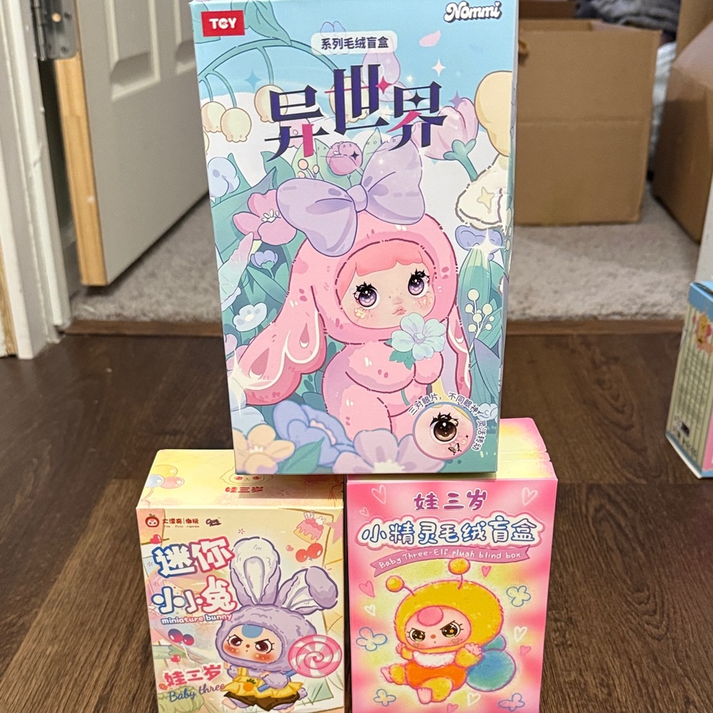 Authentic Nommi brand new collectible bundle pack (keychain and figures)